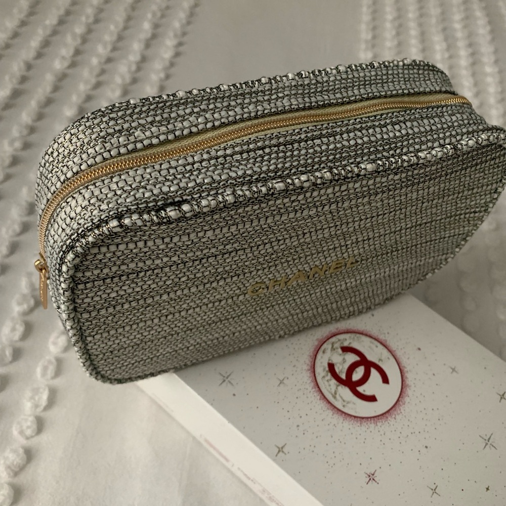 Chanel 2022 Cosmetic bag , automatic